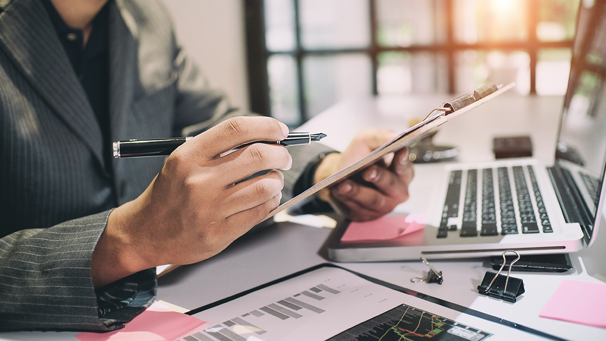 What do you need to become a real estate agent?